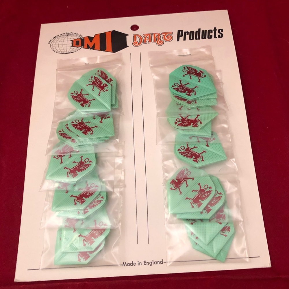 (30) Vintage DMI 80's Dragon Designs England Dart Flights Green And Red